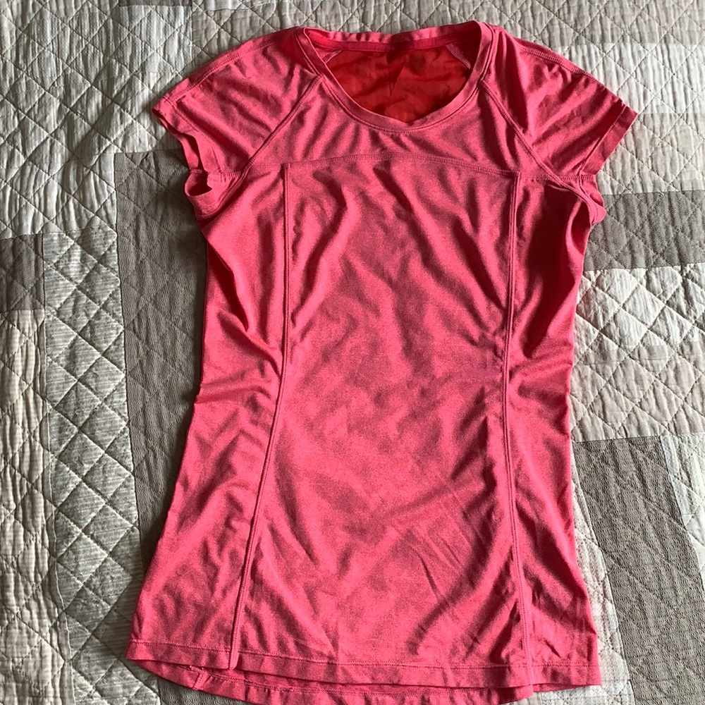 Women’s athletic wear top